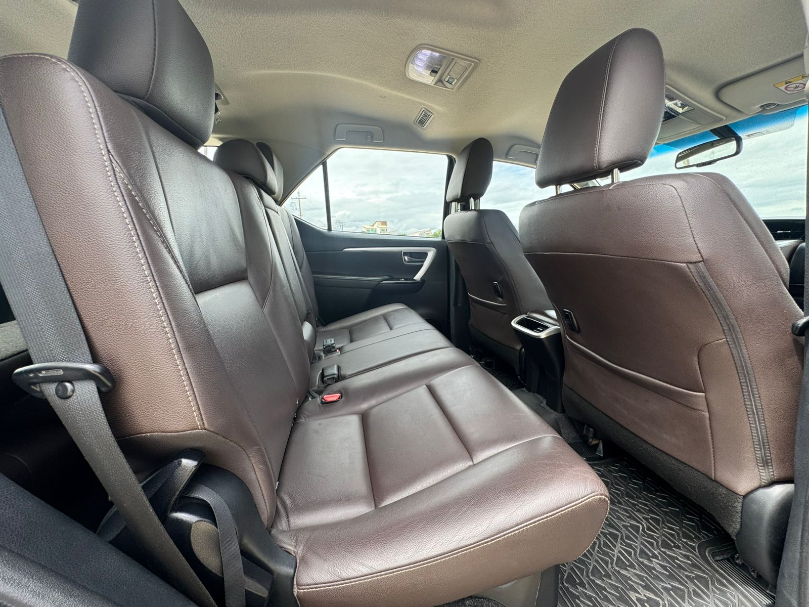 SW4 SRX 7 LUGARES 